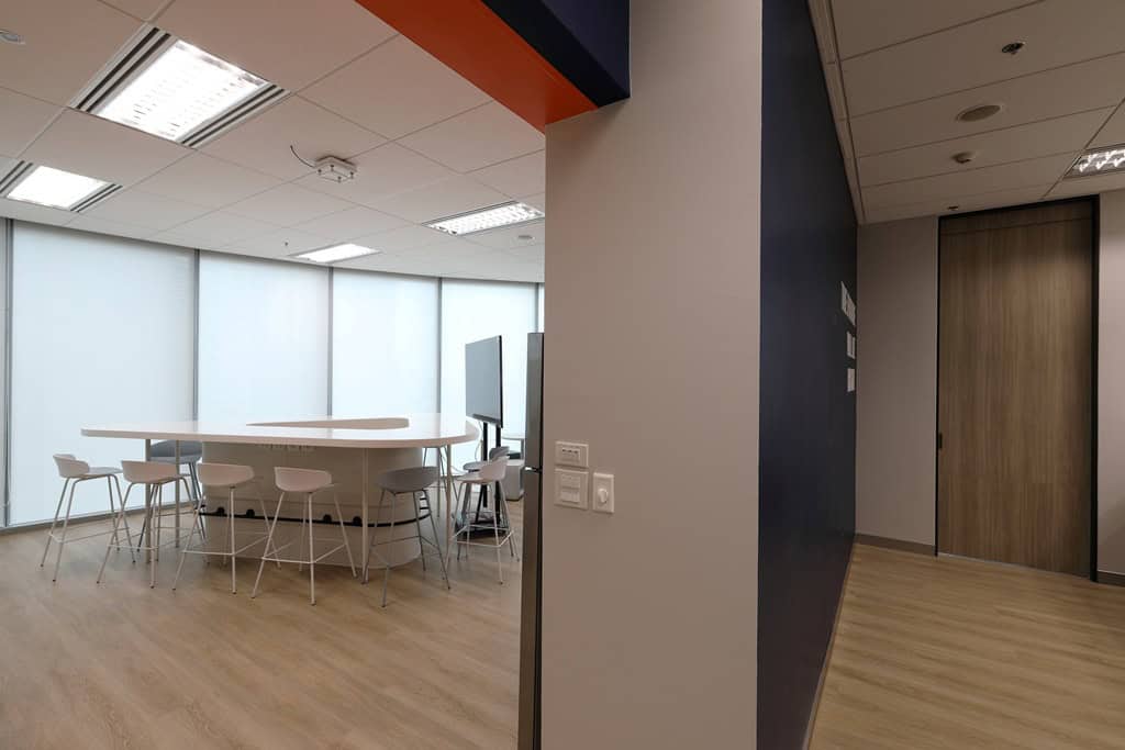 Modern corporate meeting room design with minimalist furniture and natural lighting, ideal for business meetings and conferences at บริษัท แอ็ดว้านซ์ เทคโนโลยี คอนแทรคติ้ง จำกัด.